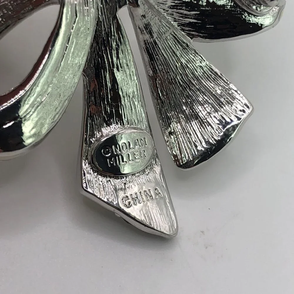Nolan‎ Miller Bow Pin Brooch Rhinestone Enamel Silver Tone